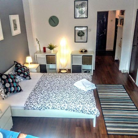 Central Bright Modern Studio Букурещ Екстериор снимка