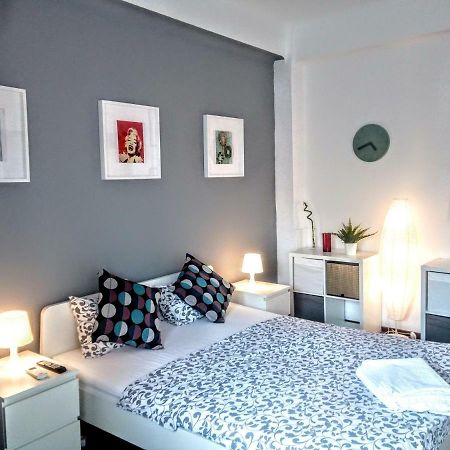 Central Bright Modern Studio Букурещ Екстериор снимка